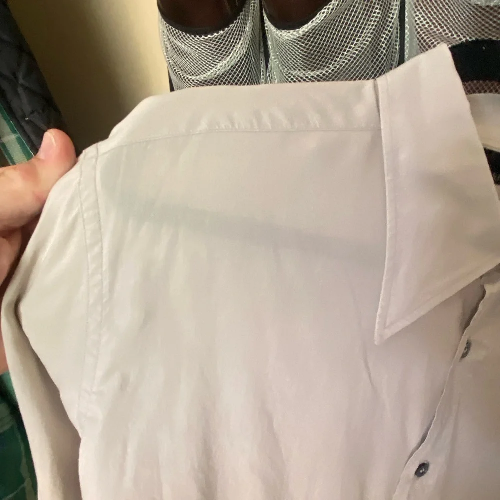 AUTHENTIC GUCCI MENS LIGHT GRAY BUTTON DOWN DRESS SHIRT IN EUC. - Picture 6 of 13